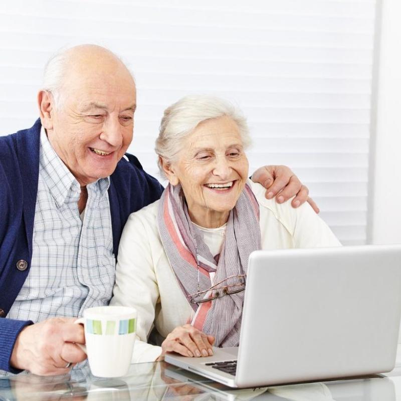 Elderly couple computer 